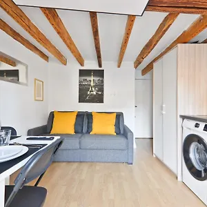 https://studio-quartier-saint-michel-notre-dame-4.fr-paris.fr